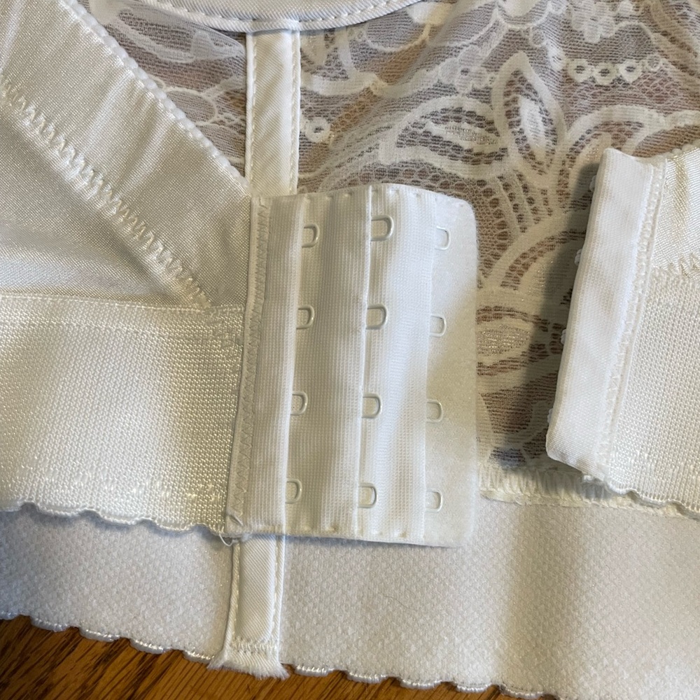 Elegant Lace Bustier in White 36C - Picture 7 of 10